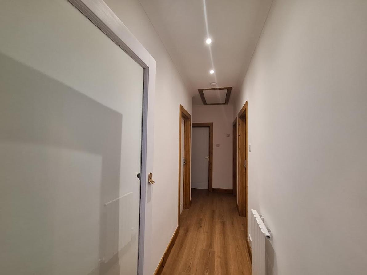 Отель Uplands Grove Bungalow Вулвергемптон Экстерьер фото