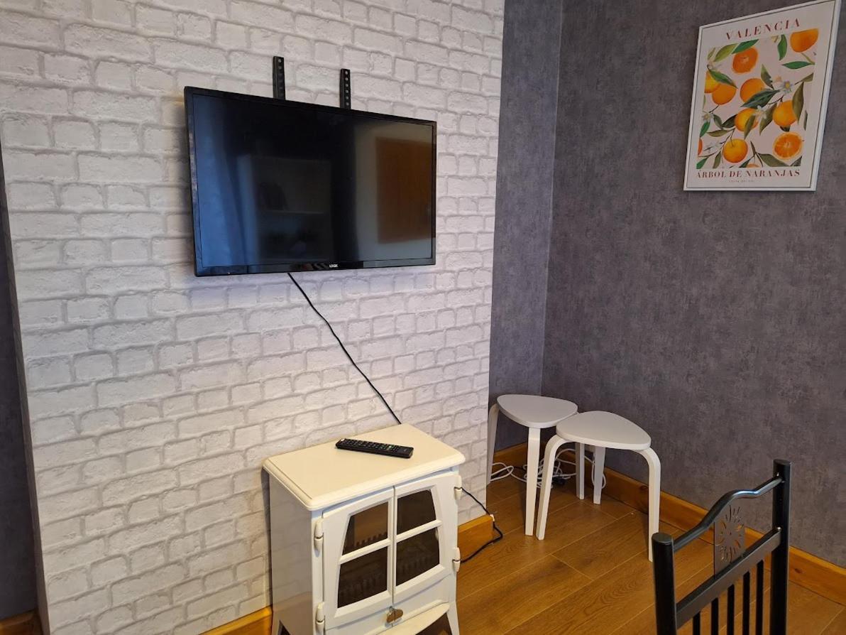 Отель Uplands Grove Bungalow Вулвергемптон Экстерьер фото